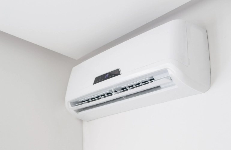 biały klimatyzator